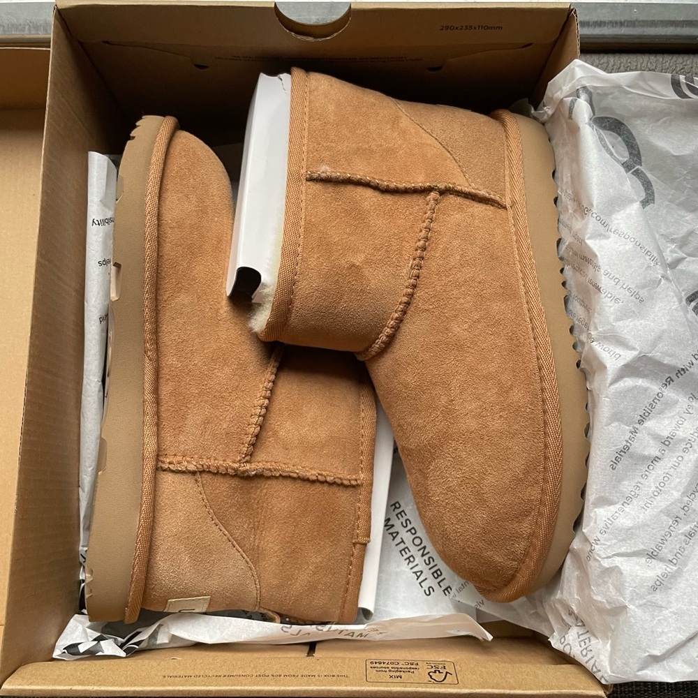 UGGS Classic Suede Chestnut kids size 3, womens 5 Mini 11 Boots